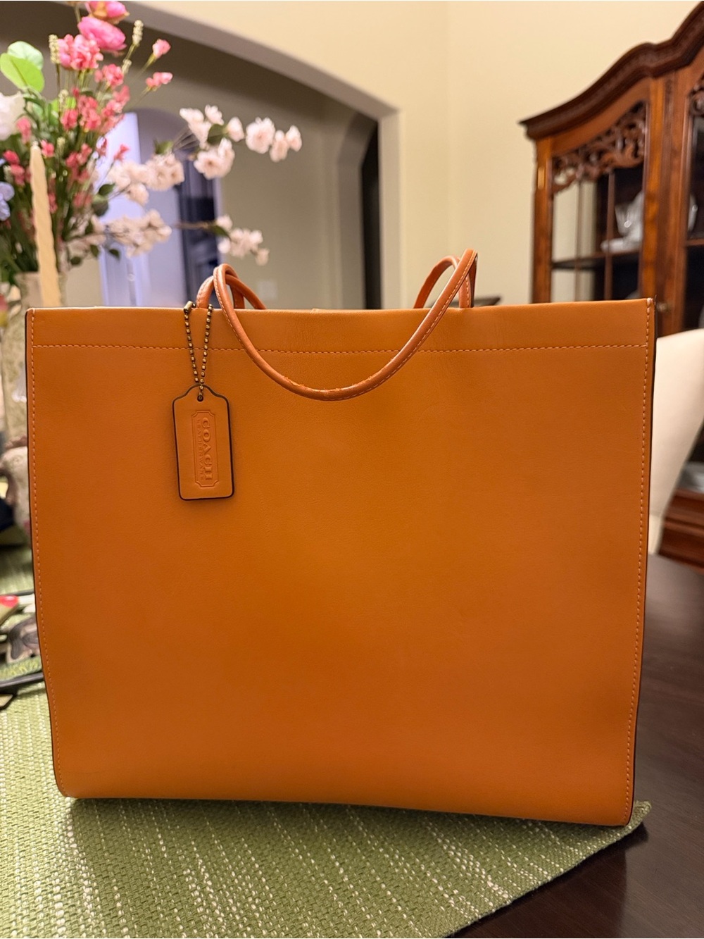 Coach Cashin Carry 32
Gloved tan leather in orange